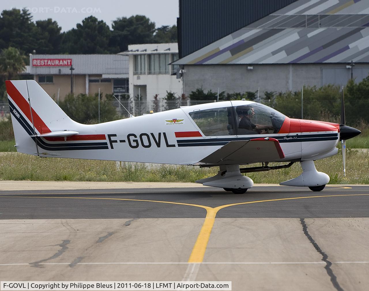 F-GOVL, Robin DR-400-120 C/N 2312, Taxiing to rwy 13R for take off.