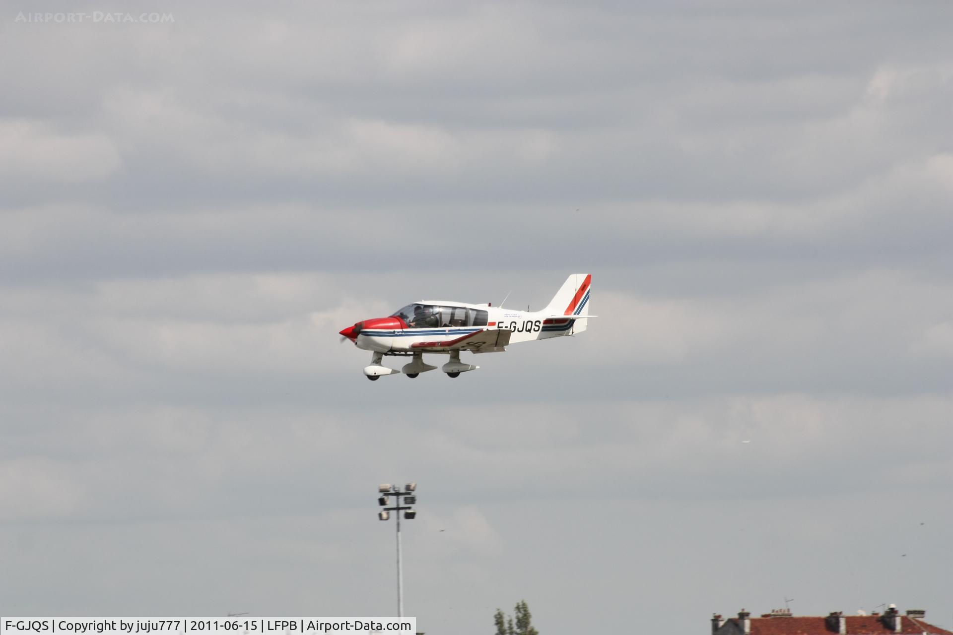 F-GJQS, Robin DR-400-140B Major C/N 1977, on training for SIAE 2011