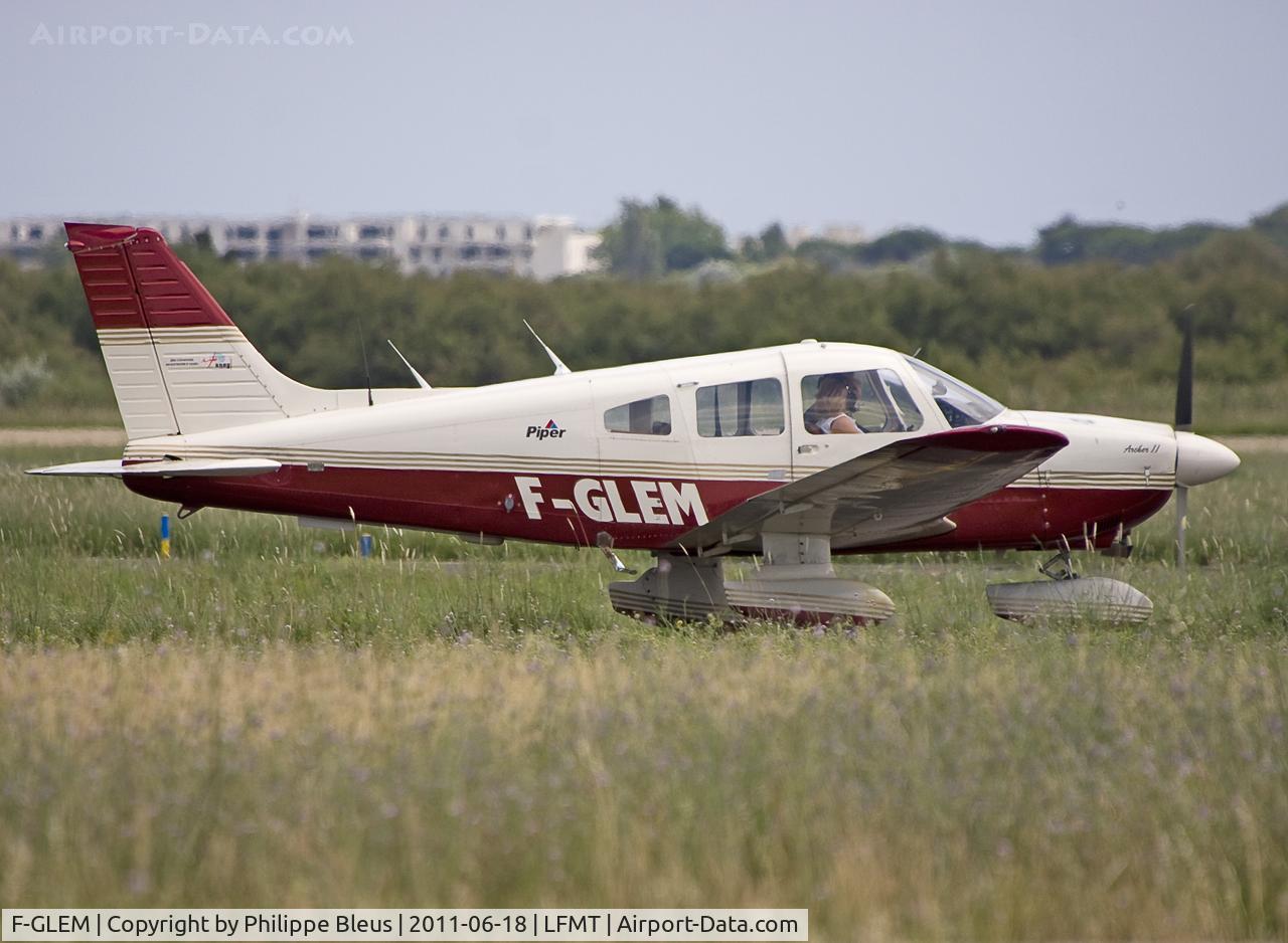 F-GLEM, Piper PA-28-181 Archer C/N 28-7990494, Taxing to rwy 13R for take off.