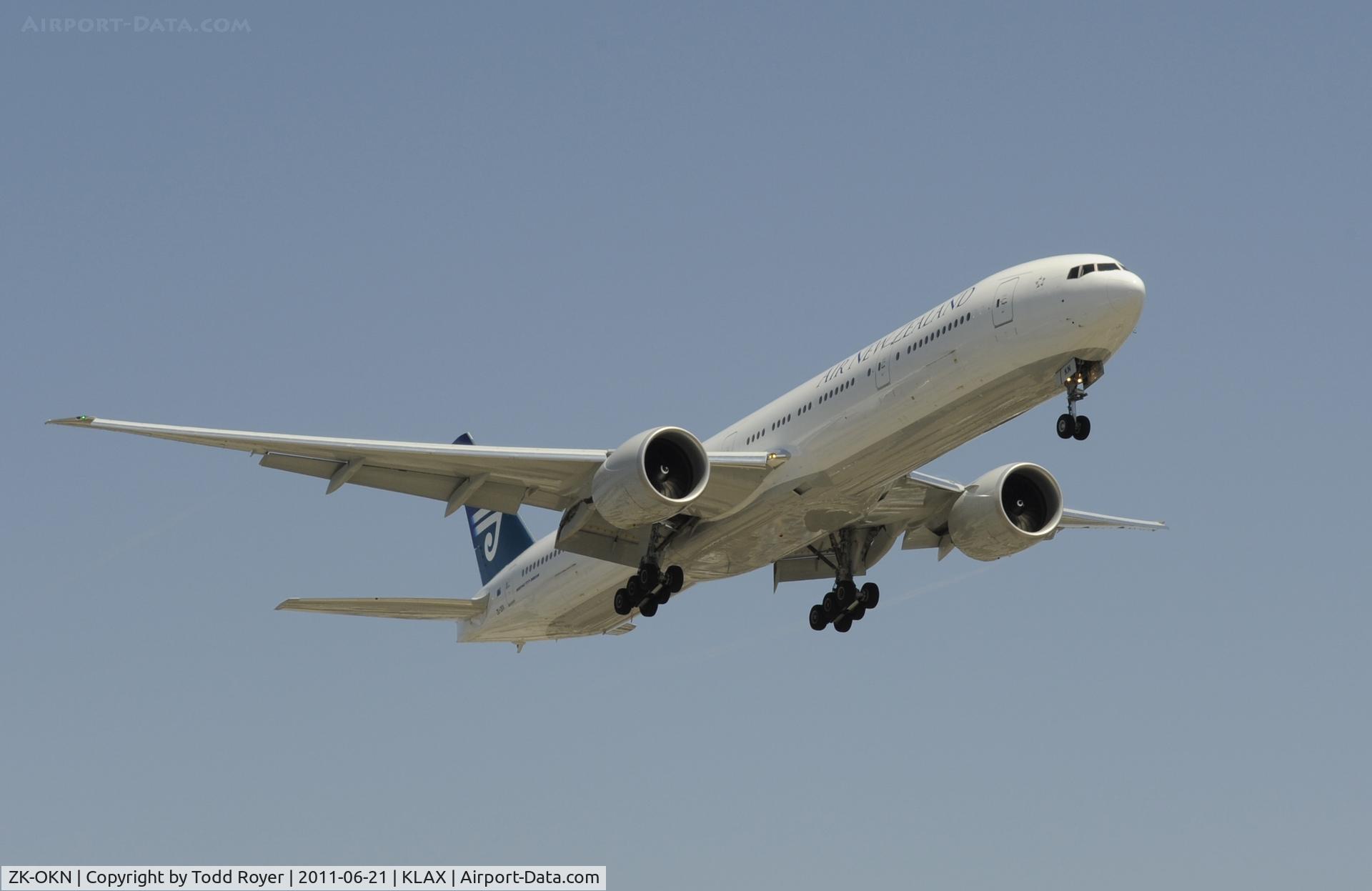 ZK-OKN, 2010 Boeing 777-306/ER C/N 38406, Landing at LAX