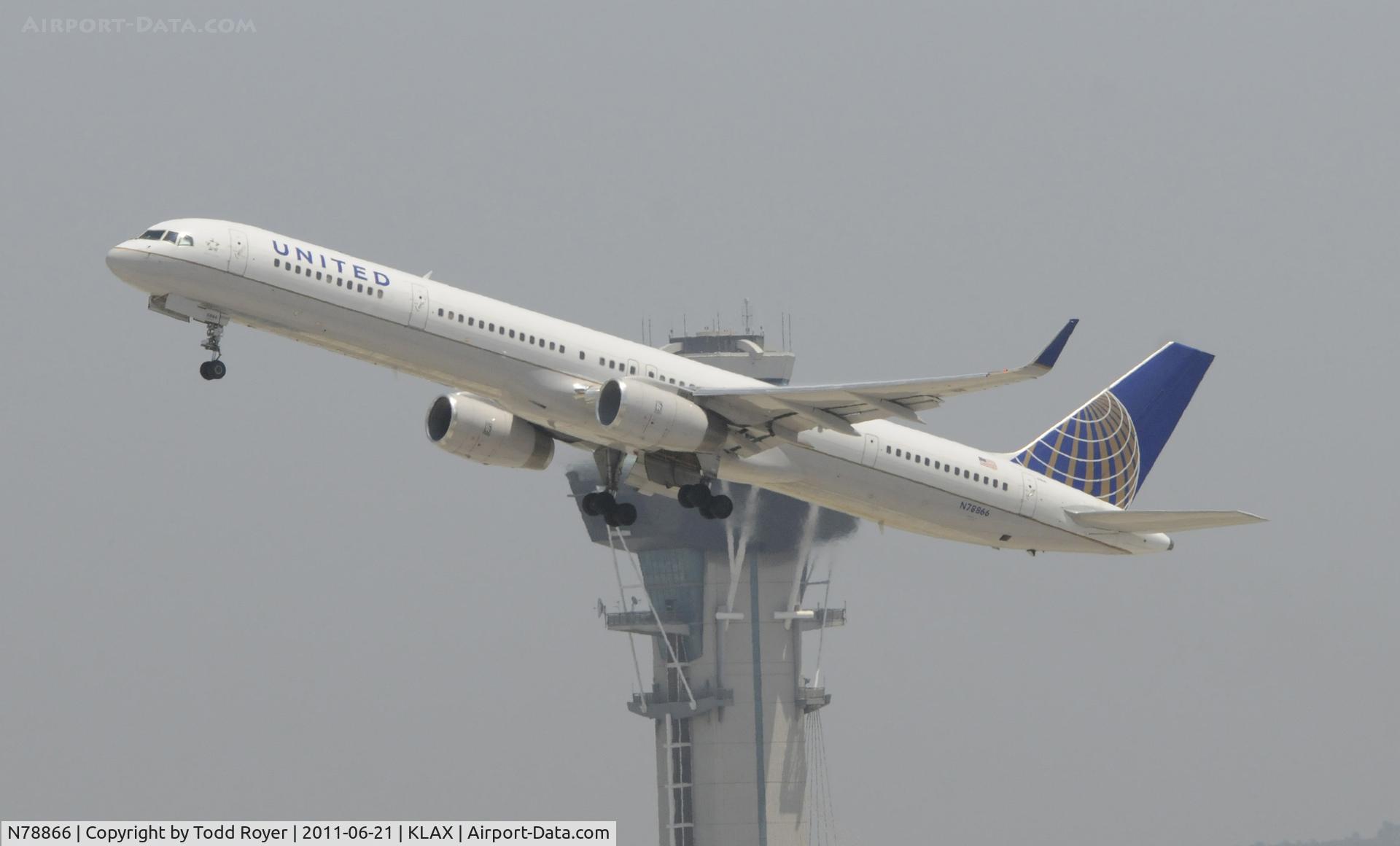 N78866, 2002 Boeing 757-33N C/N 32591, Departing LAX
