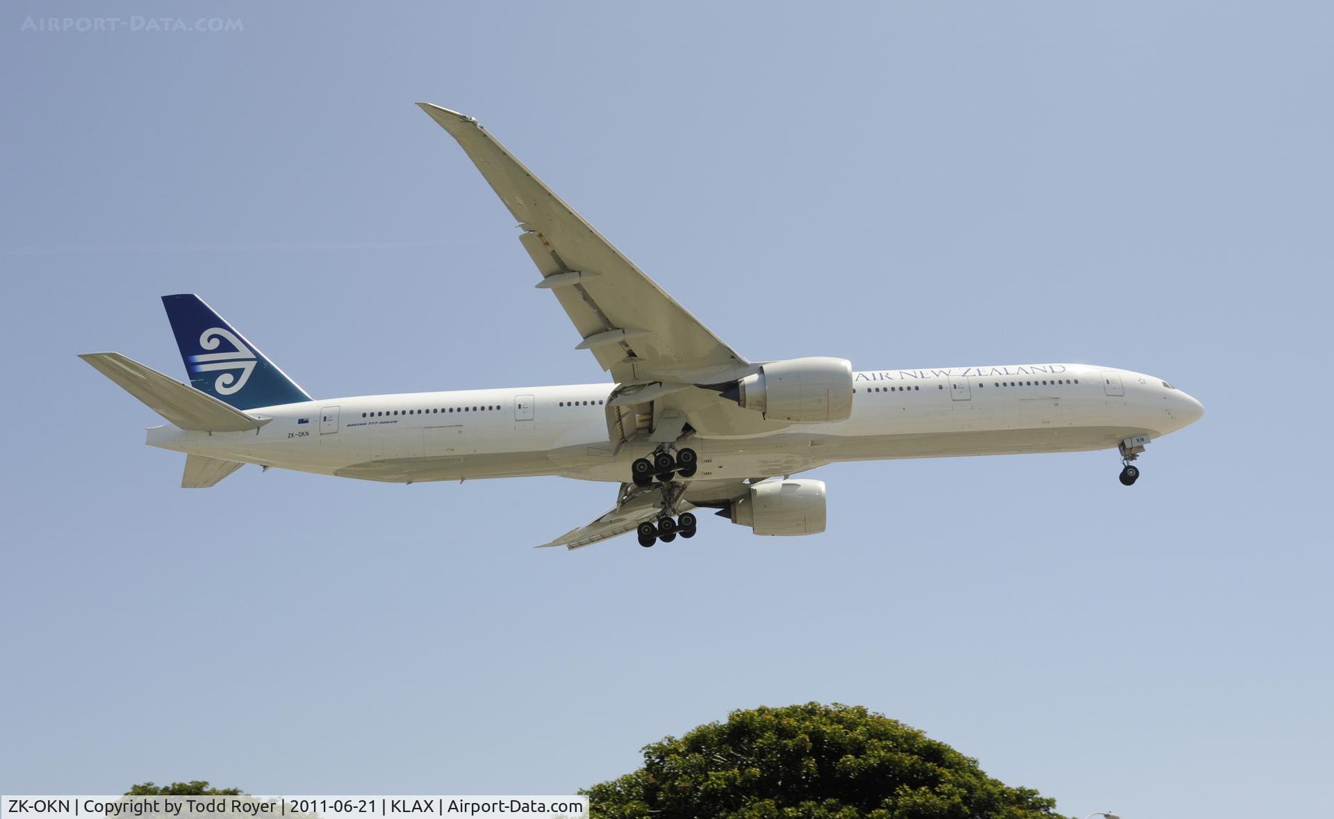 ZK-OKN, 2010 Boeing 777-306/ER C/N 38406, Landing at LAX