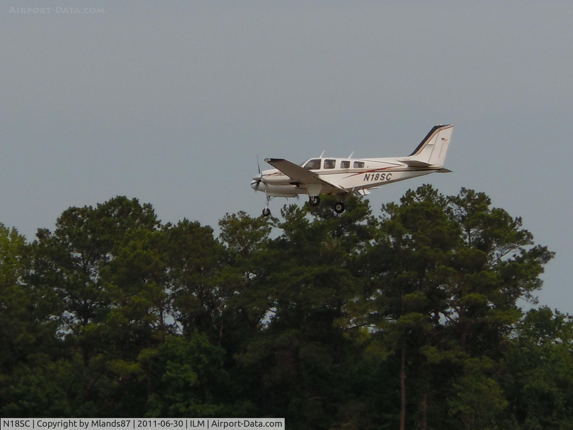 N18SC, 1977 Beech 58P Baron C/N TJ-111, Short final at Wilmington