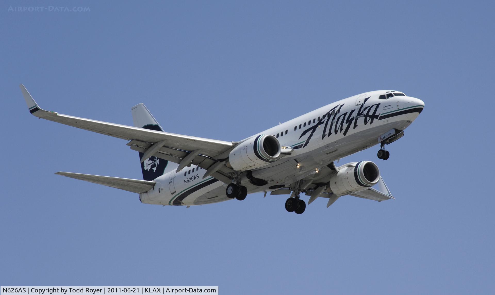 N626AS, 2001 Boeing 737-790 C/N 30793, Landing at LAX