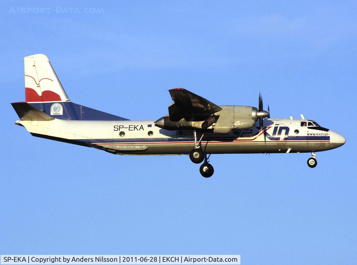 SP-EKA, 1982 Antonov An-26B C/N 27312008, On final for 22L.