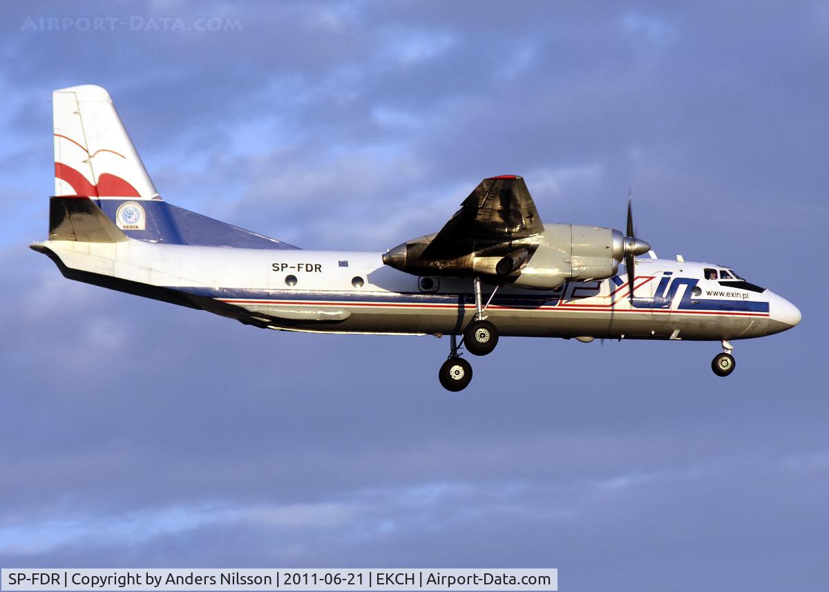 SP-FDR, Antonov An-24B C/N 11305, On final for 22L.