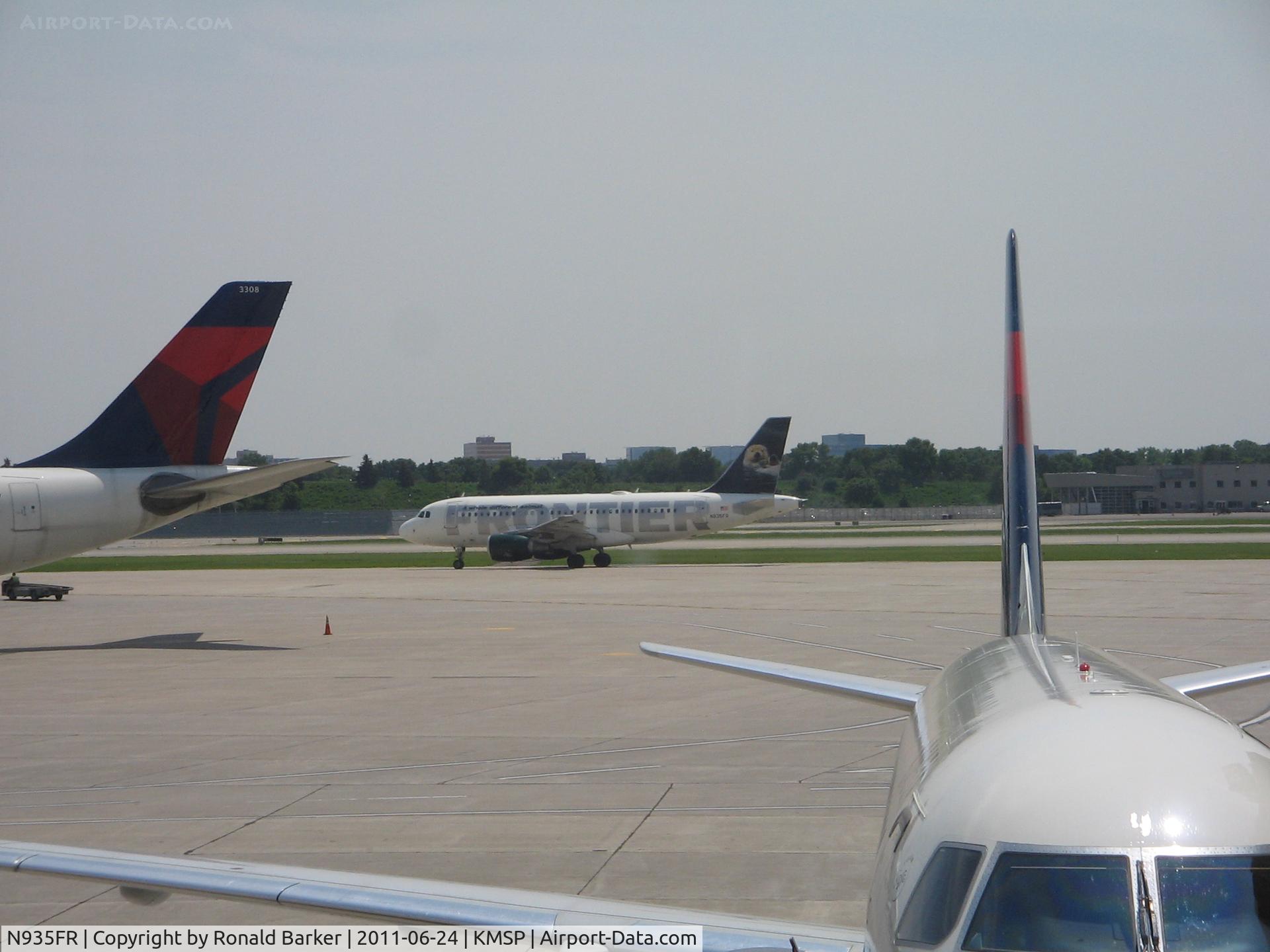 N935FR, 2004 Airbus A319-111 C/N 2318, MN-St Paul