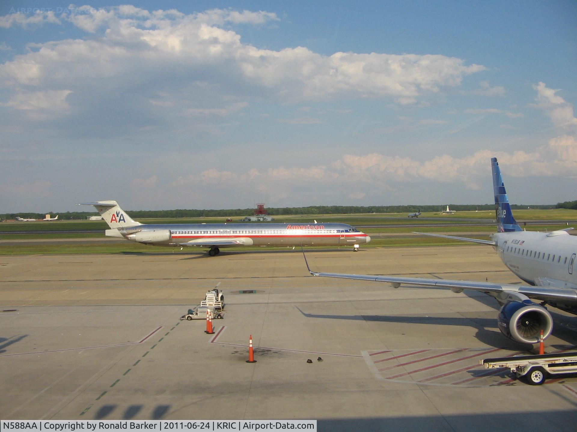N588AA, 1991 McDonnell Douglas MD-83 (DC-9-83) C/N 53251, Richmond