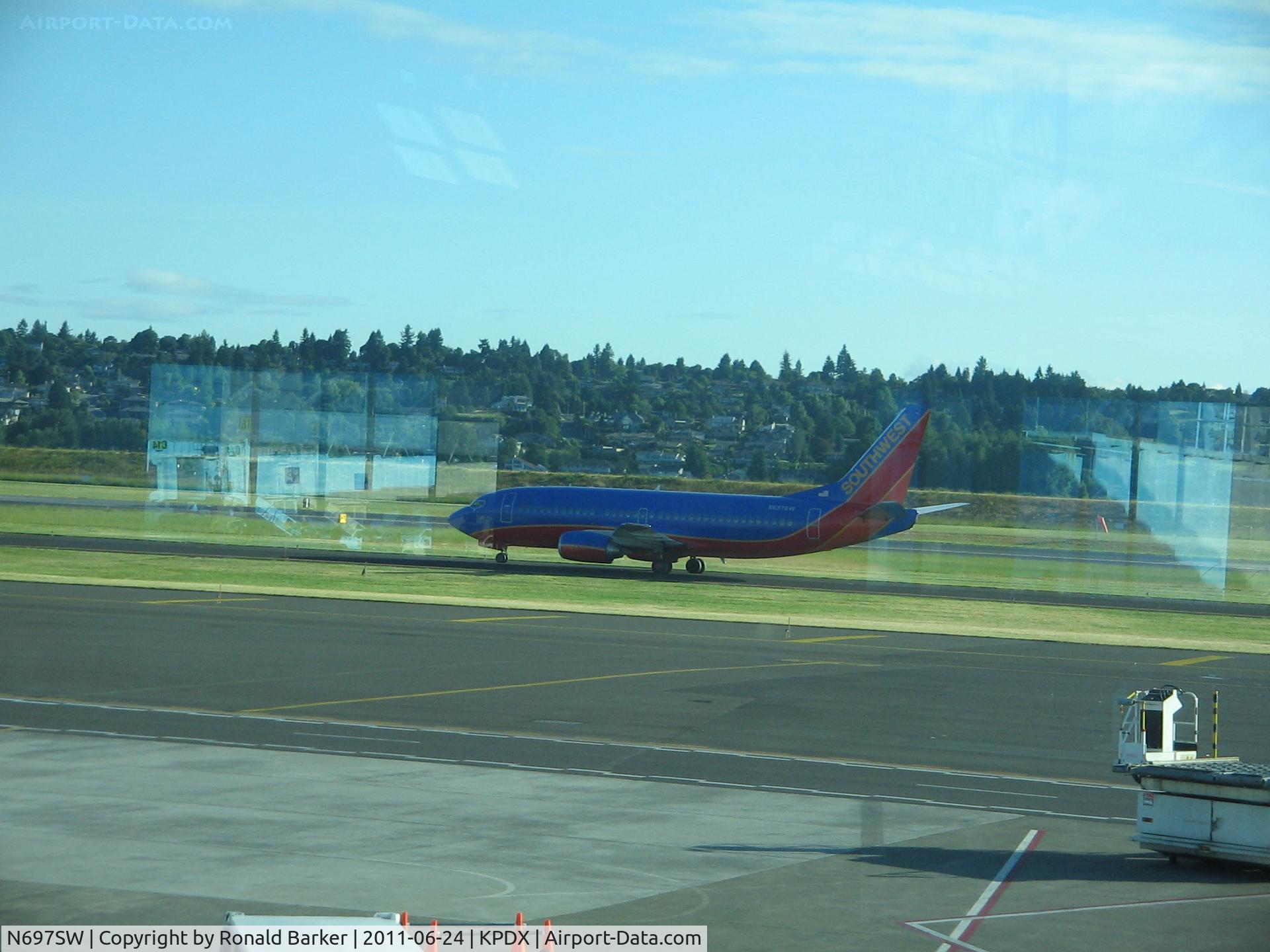 N697SW, 1988 Boeing 737-3TO C/N 23838, Portland