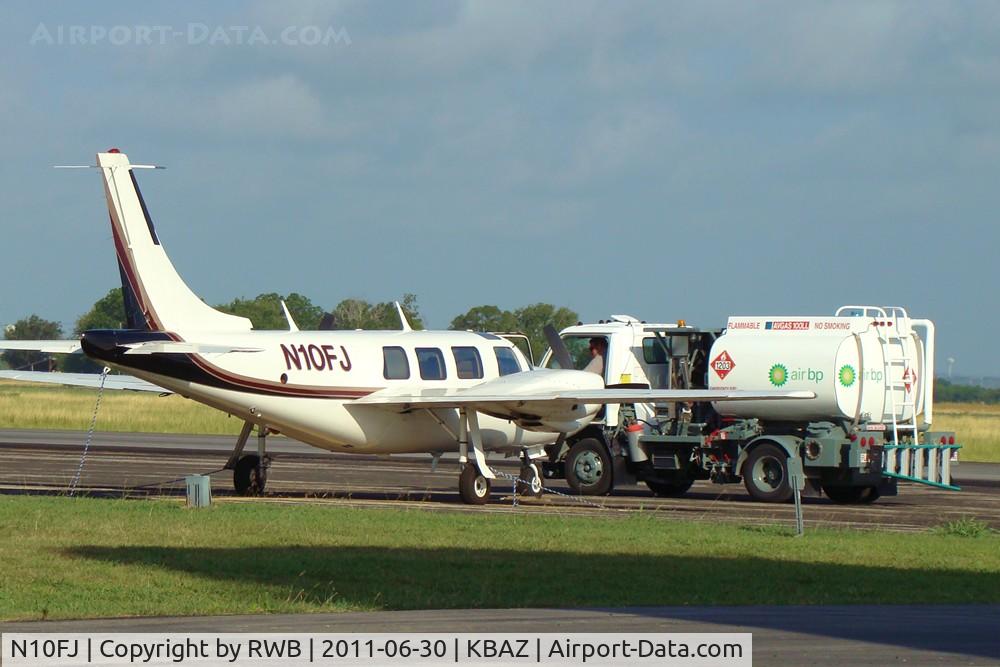 N10FJ, 1983 Piper PA-60-602P Aerostar C/N 60-8365020, fueling at New Braunfels, Texas