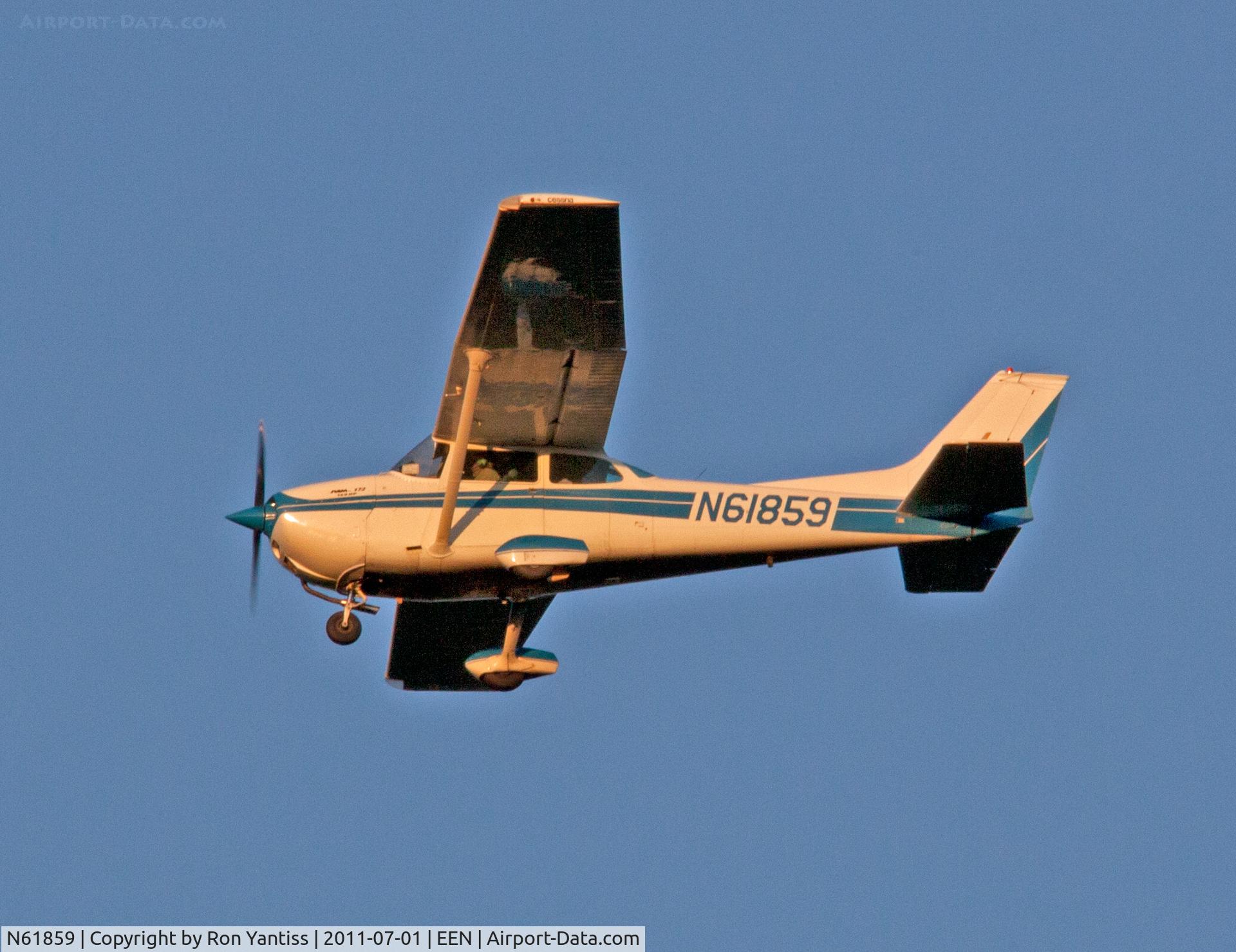 N61859, 1975 Cessna 172M C/N 17264849, Evening approach to Keene, NH