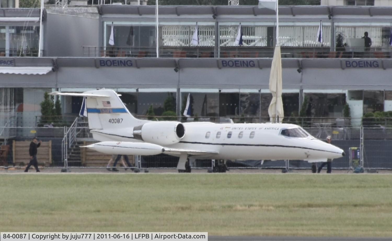 84-0087, 1984 Gates Learjet C-21A C/N 35A-533, on transit at Le Bourget