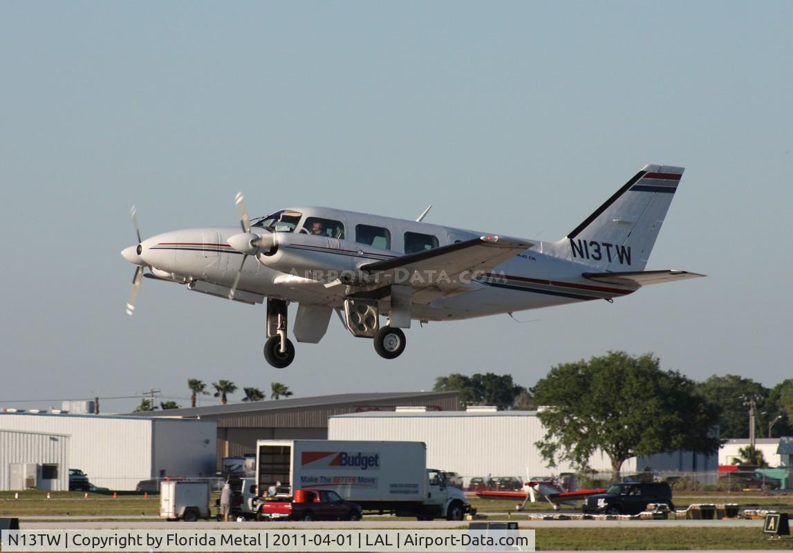 N13TW, 1976 Piper PA-31-325 Navajo C/R C/N 31-7612083, PA-31-325