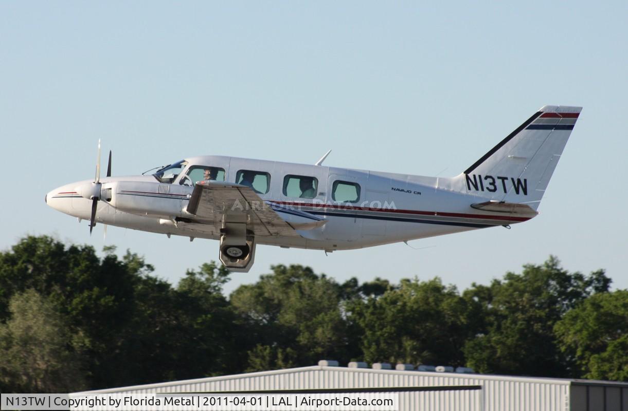 N13TW, 1976 Piper PA-31-325 Navajo C/R C/N 31-7612083, PA31-325