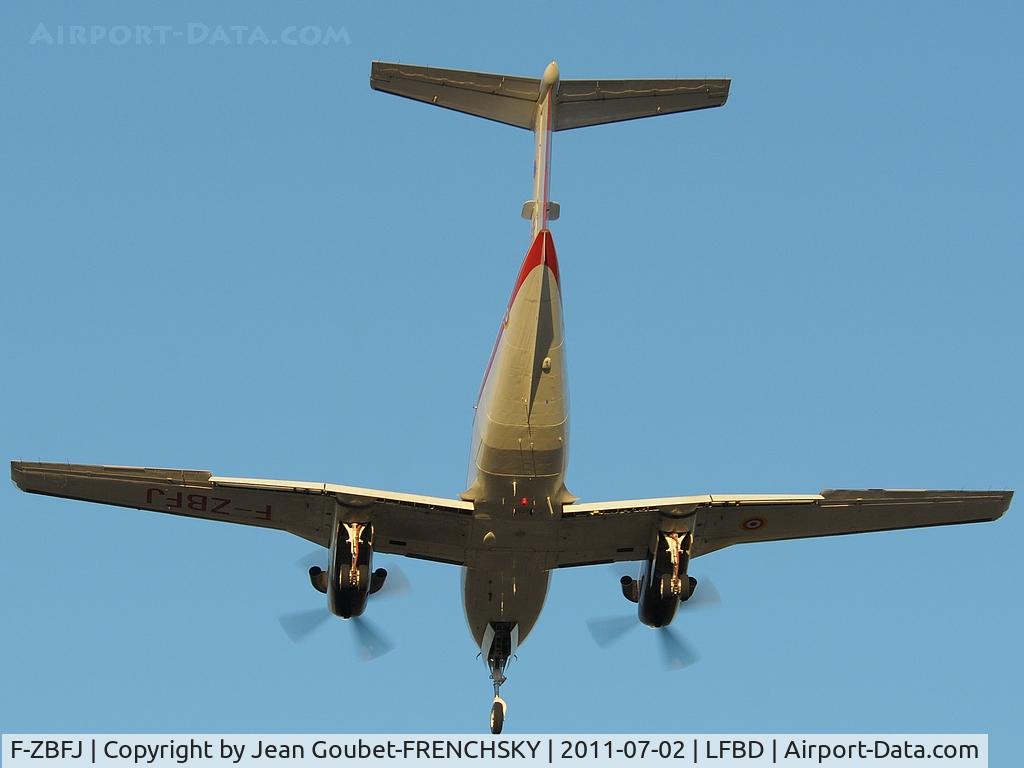 F-ZBFJ, 1982 Beech B200 King Air C/N BB-1102, PC volant en finale 11