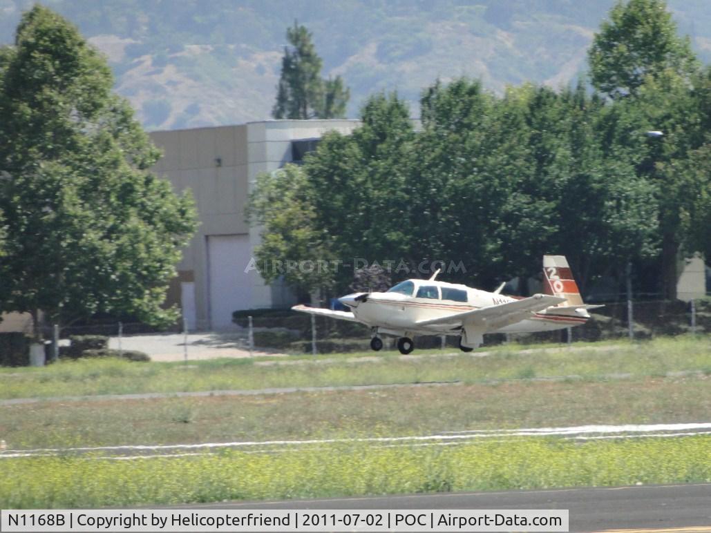 N1168B, 1982 Mooney M20J 201 C/N 24-1303, Landing on runway 26R