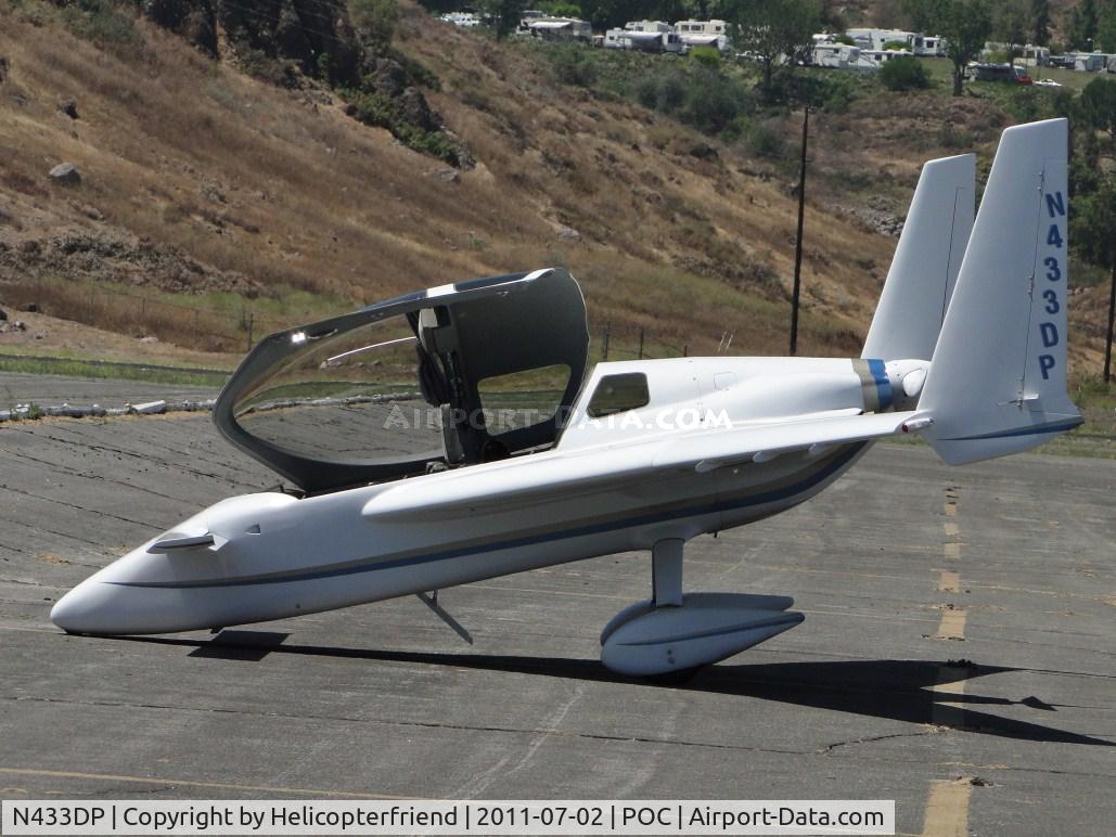 N433DP, 2003 Co-Z Cozy Mark IV C/N MK-0433, Nose wheel retracted and pilot visiting