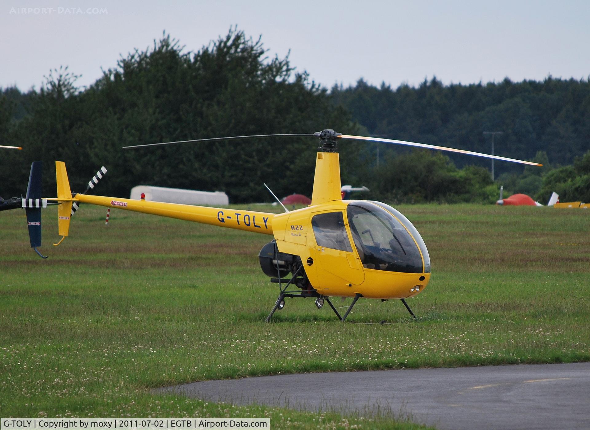 G-TOLY, 1998 Robinson R22 Beta II C/N 2809, Robinson R22 Beta at Wycombe Air Park