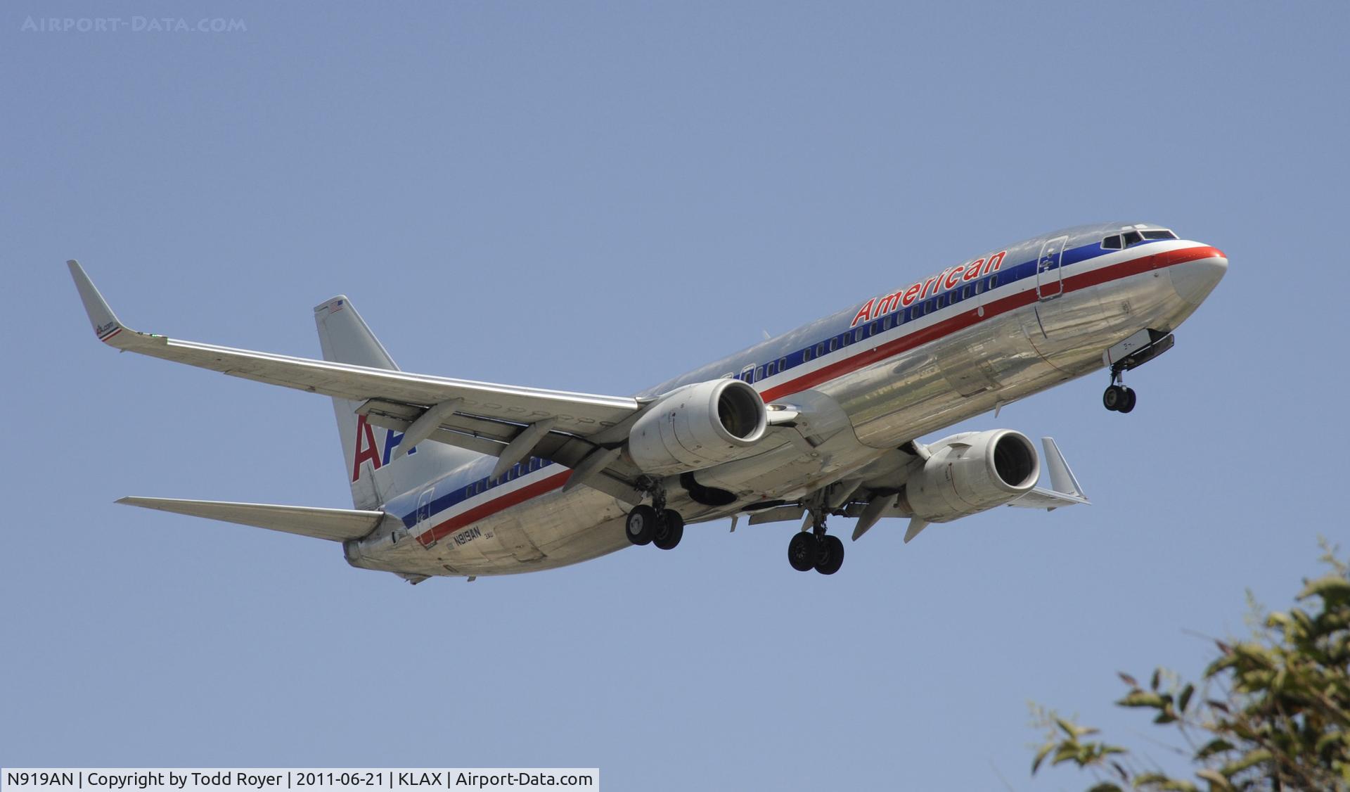 N919AN, 1999 Boeing 737-823 C/N 29520, Landing at LAX