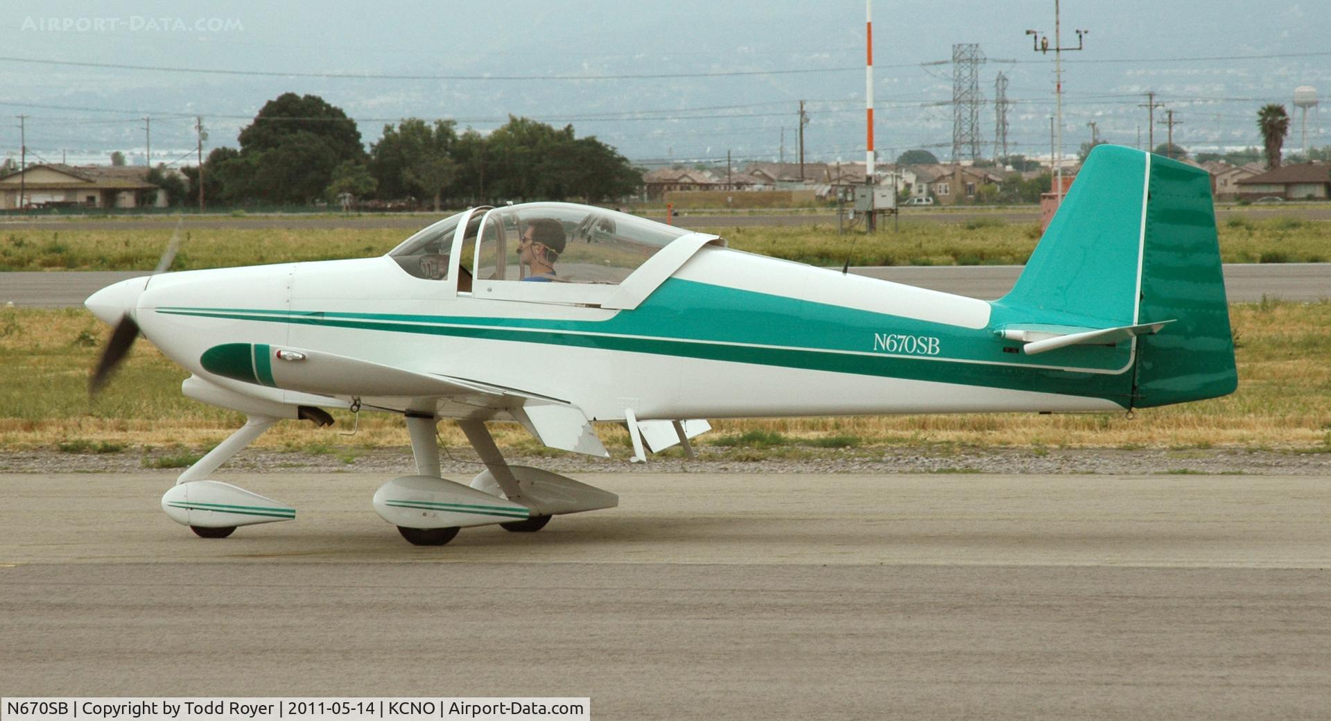 N670SB, 2001 Vans RV-6A C/N 23806, Taxiing at Chino