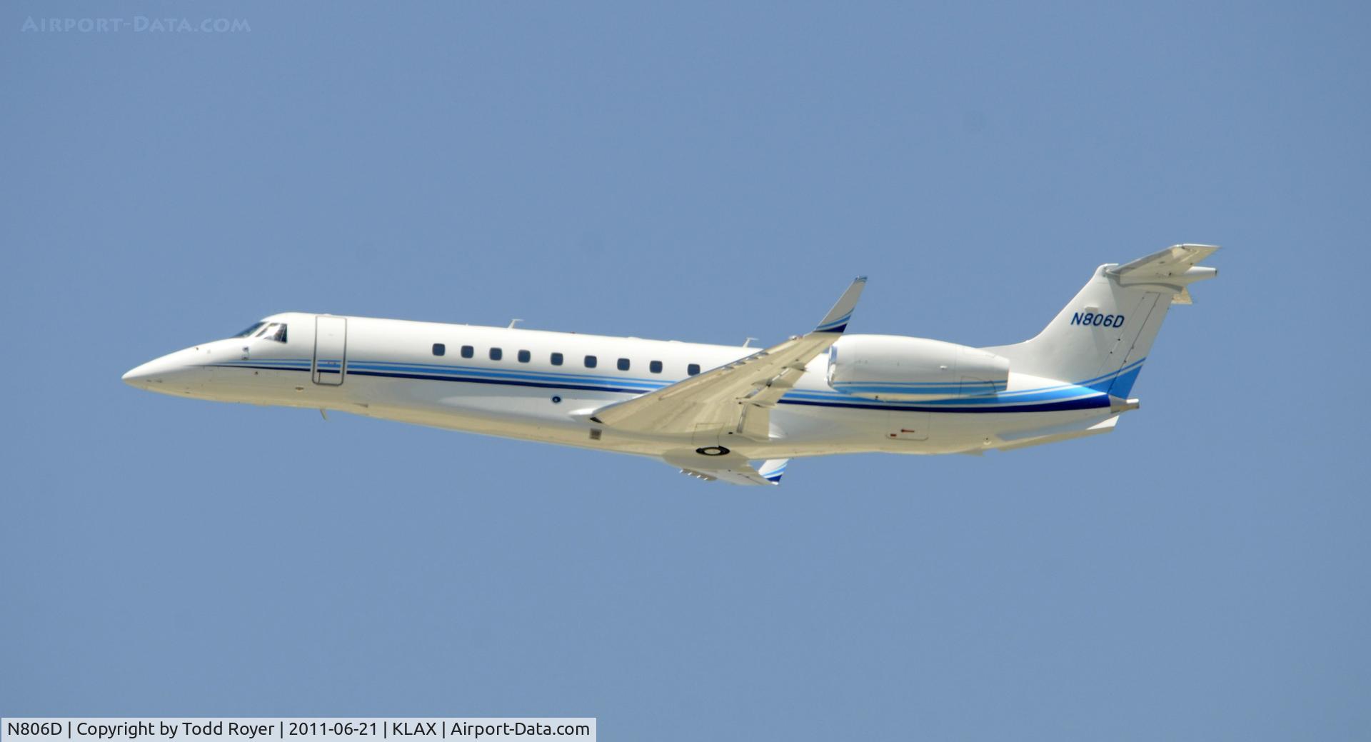 N806D, 2009 Embraer EMB-135BJ Legacy C/N 14501095, Departing LAX