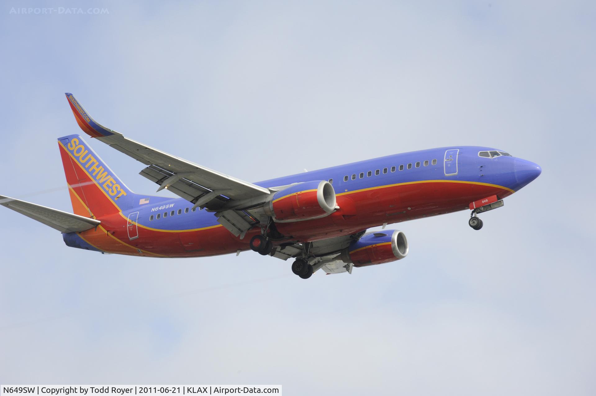 N649SW, 1997 Boeing 737-3H4 C/N 27719, Landing at LAX