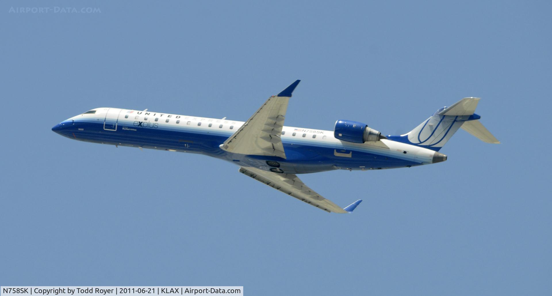 N758SK, 2005 Bombardier CRJ-701ER (CL-600-2C10) Regional Jet C/N 10222, Departing LAX