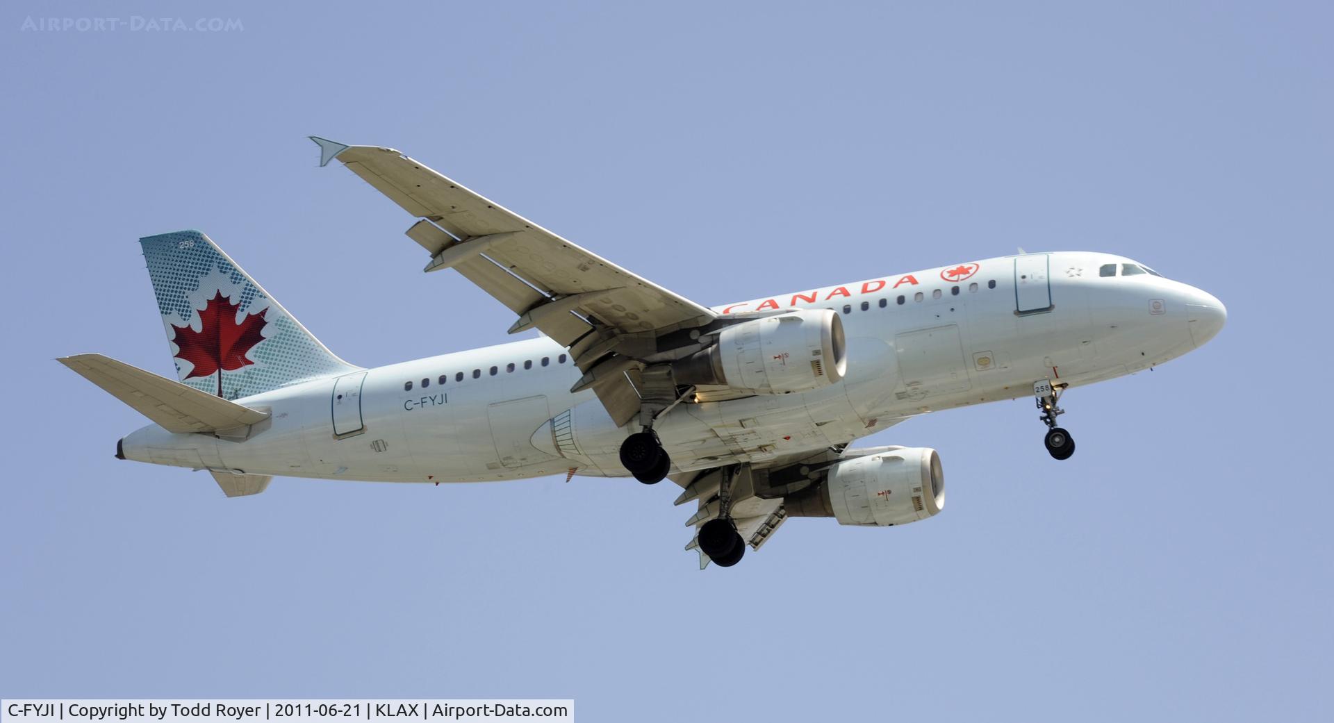 C-FYJI, 1997 Airbus A319-114 C/N 682, Landing at LAX