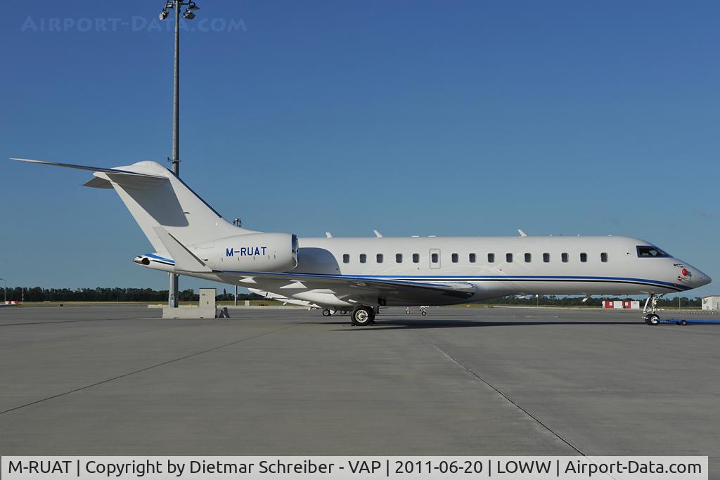 M-RUAT, 2000 Bombardier BD-700-1A10 Global Express C/N 9054, Globalexpress