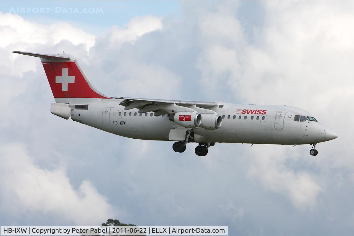 HB-IXW, 1995 British Aerospace Avro 146-RJ100 C/N E3272, blink
