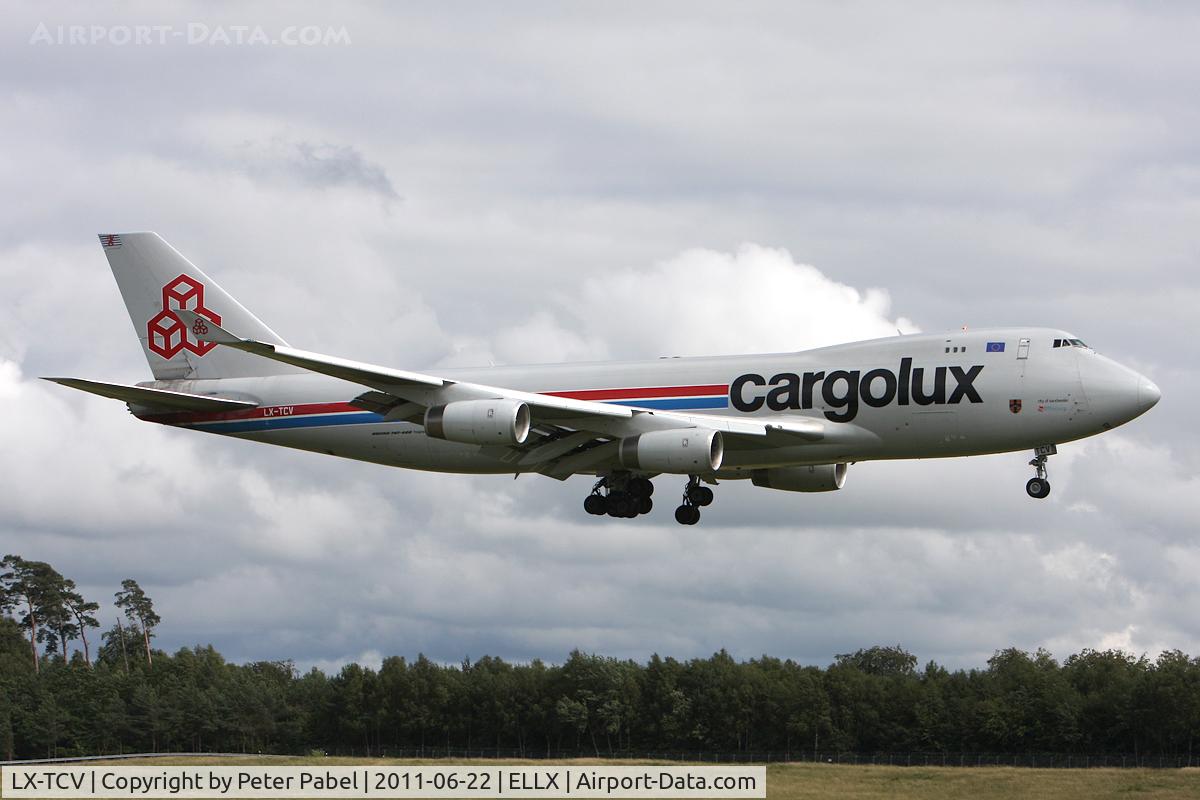 LX-TCV, 2002 Boeing 747-4R7F/SCD C/N 30401, blink