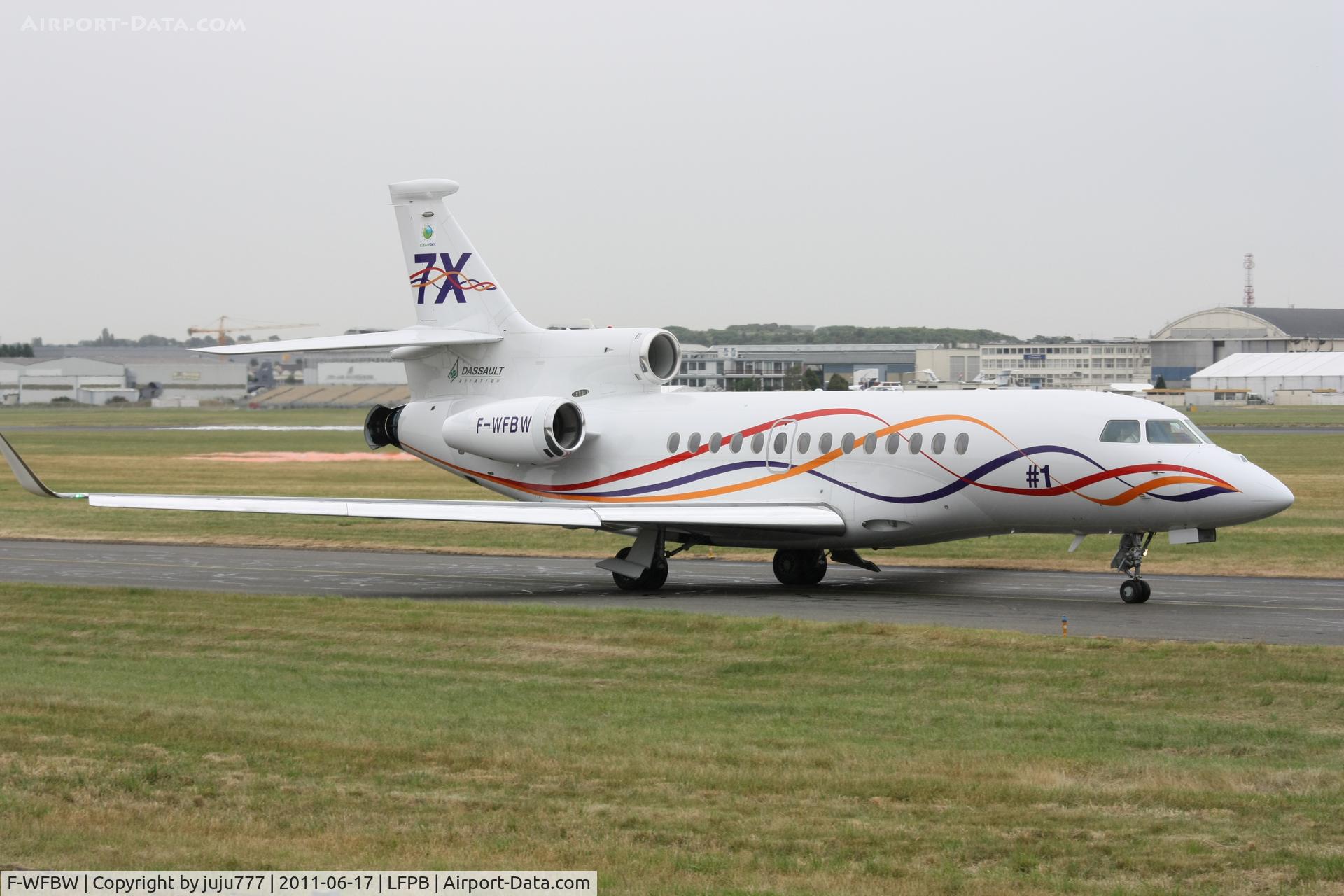 F-WFBW, 2005 Dassault Falcon 7X C/N 001, on training for SIAE 2011
