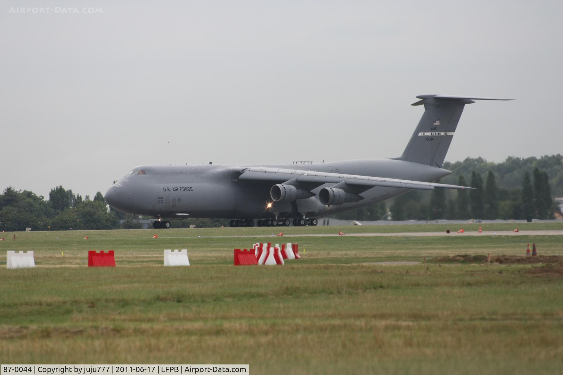 87-0044, 1987 Lockheed C-5B Galaxy C/N 500-0130, on transit for SIAE 2011