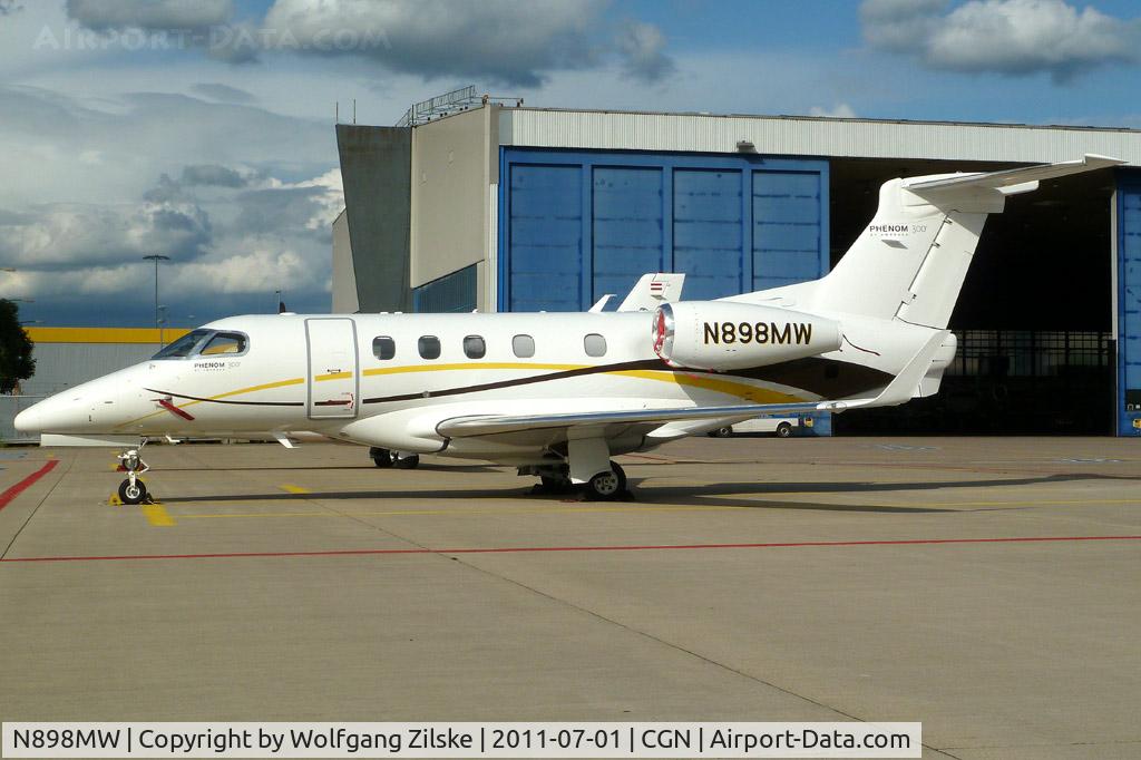 N898MW, 2011 Embraer EMB-505 Phenom 300 C/N 50500048, visitor