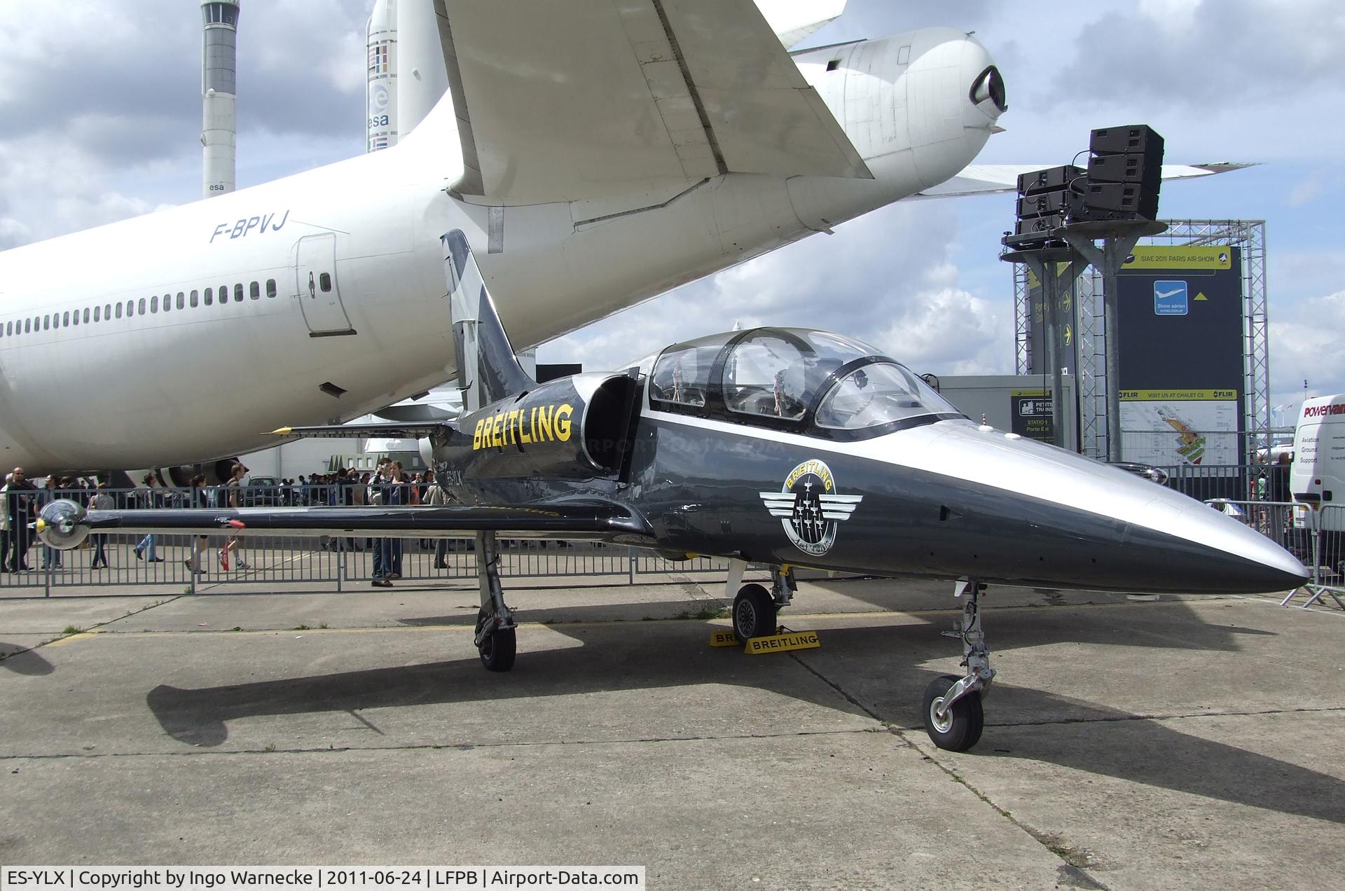 ES-YLX, Aero L-39 Albatros C/N 432905, Aero L-39 Albatros of the BREITLING Jet Team at the Aerosalon 2011, Paris