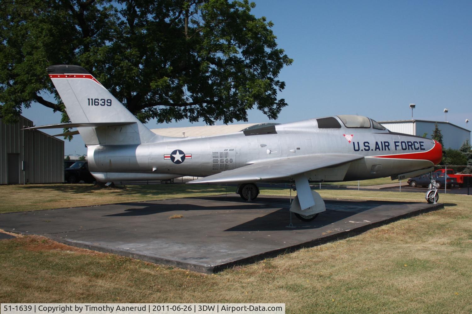 51-1639, 1954 Republic F-84F Thunderstreak C/N Not found 51-1639, 1954 Republic F-84F-25-RE, c/n: 51-1639