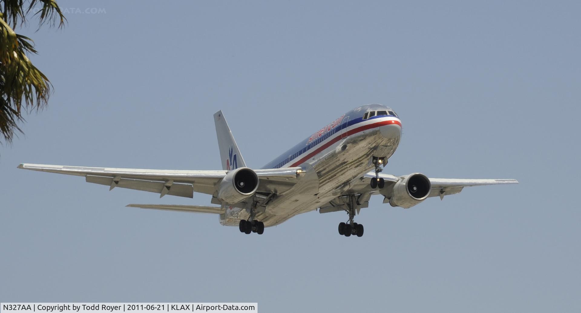 N327AA, 1986 Boeing 767-223 C/N 22327, Landing at LAX