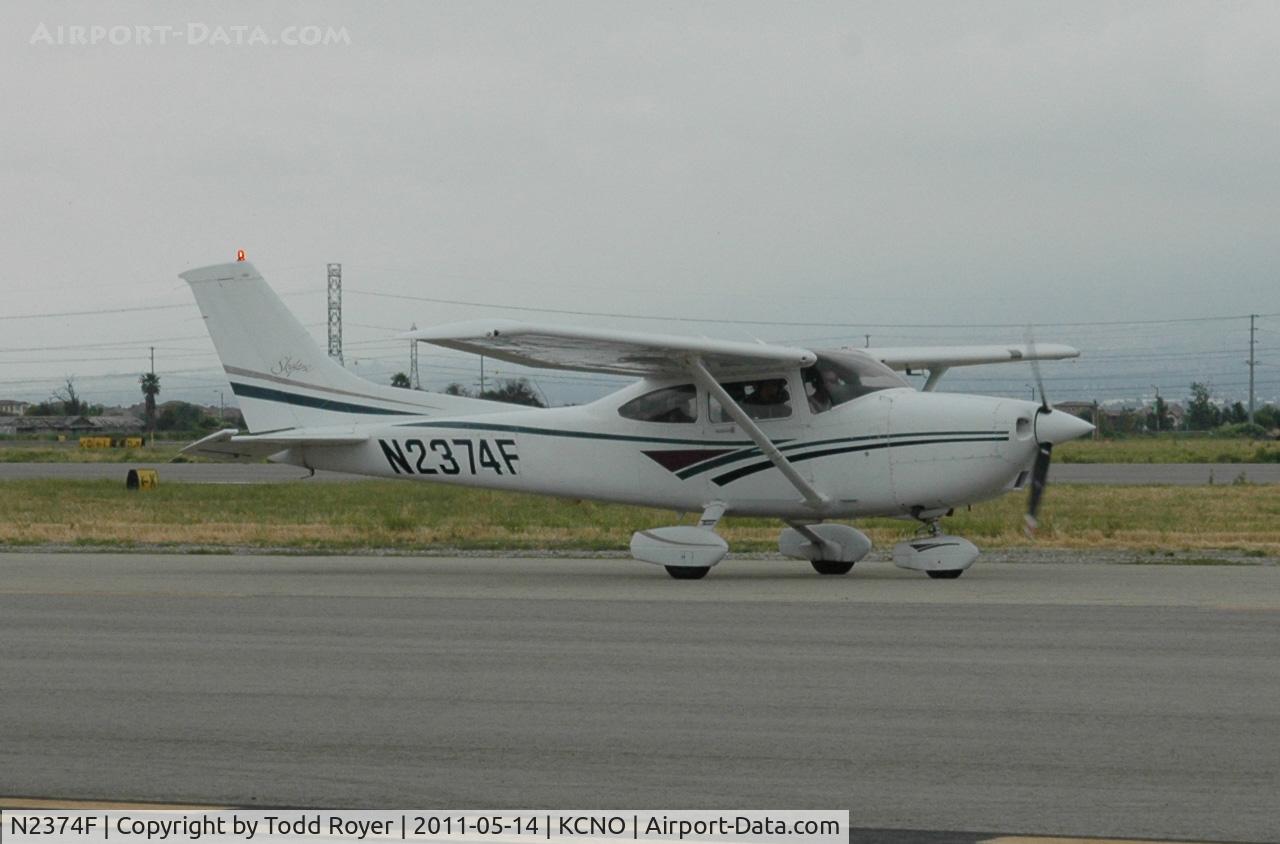 N2374F, 1999 Cessna 182S Skylane C/N 18280427, Taxiing at Chino
