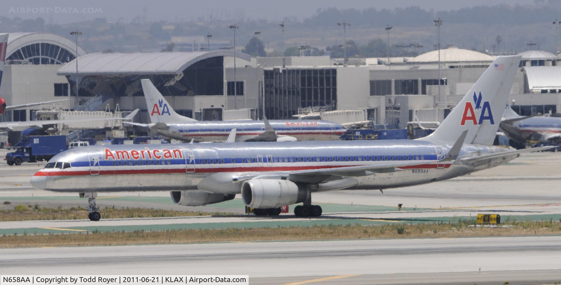 N658AA, 1991 Boeing 757-223 C/N 24616, Arriving at LAX