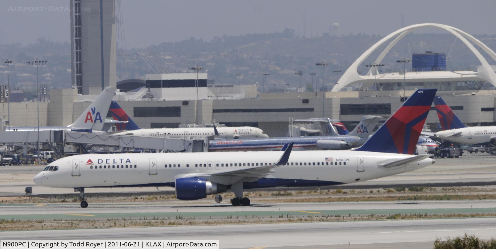N900PC, 1997 Boeing 757-26D C/N 28446, Arriving at LAX