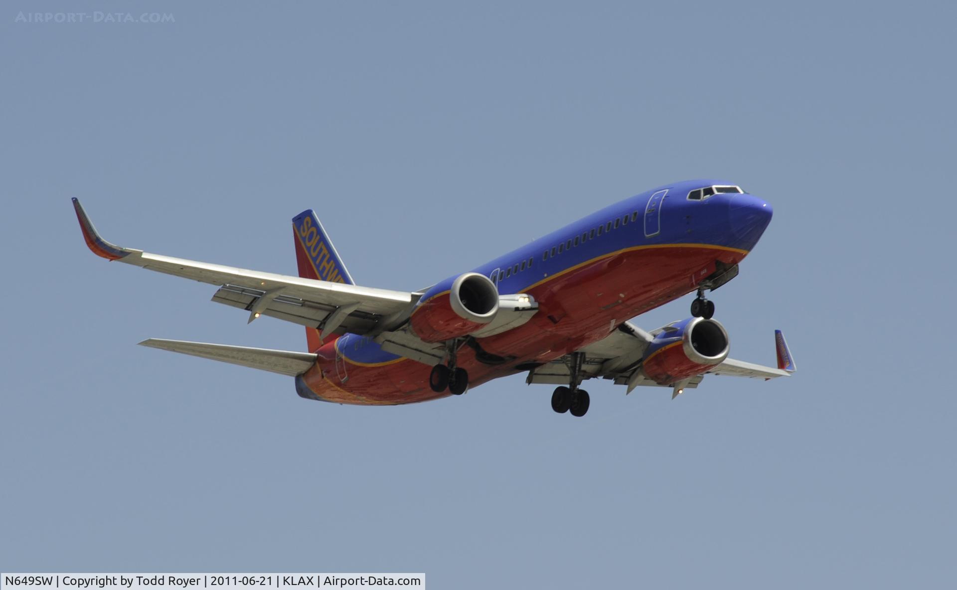 N649SW, 1997 Boeing 737-3H4 C/N 27719, Landing at LAX