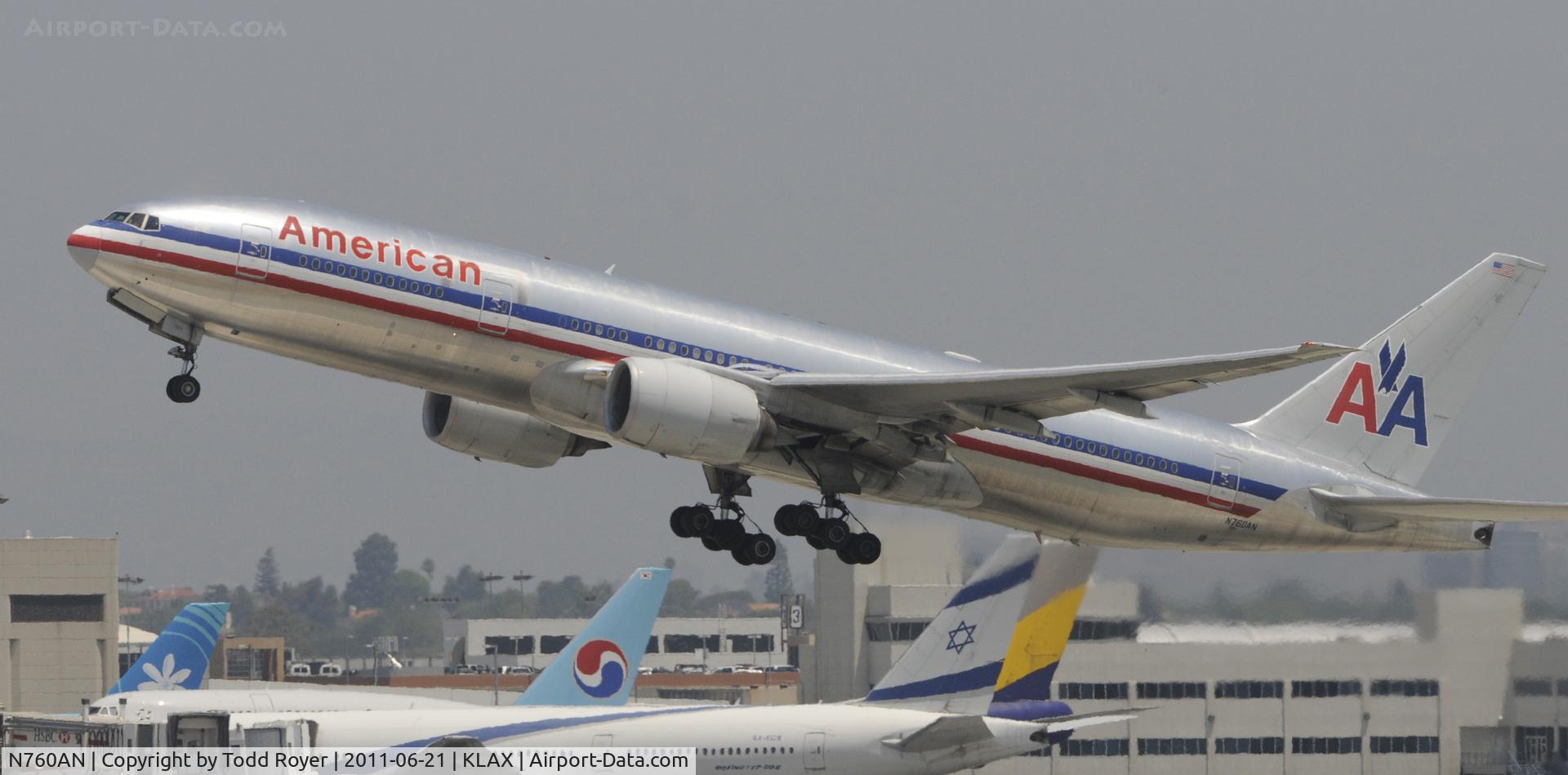N760AN, 2002 Boeing 777-223 C/N 31477, Departing LAX