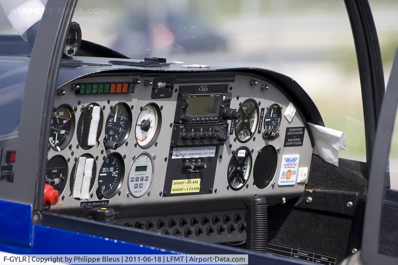 F-GYLR, Mudry CAP-10C C/N 309, View of the panel. No artificial horizon as often on planes for aerobatic.