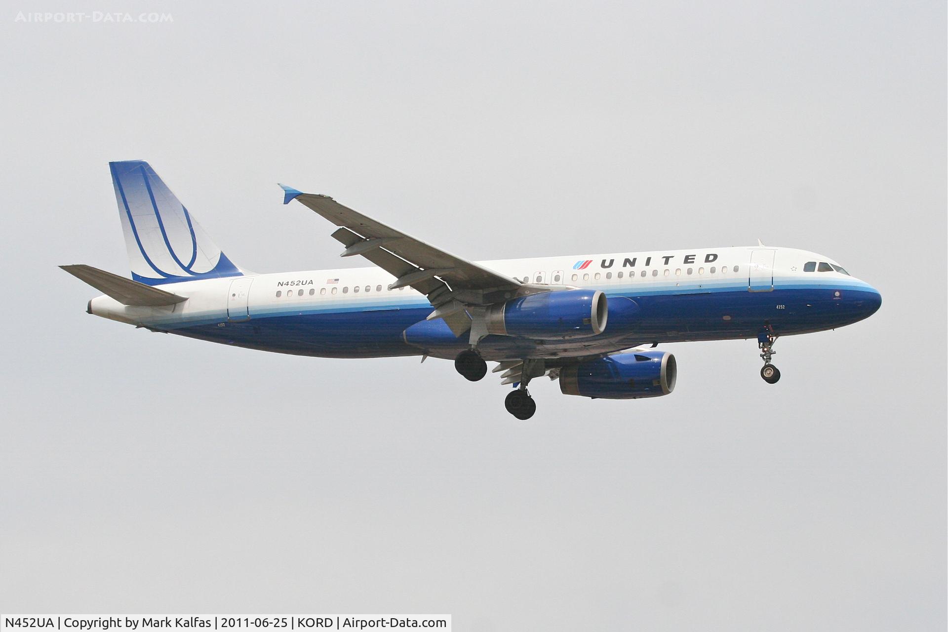 N452UA, 1999 Airbus A320-232 C/N 0955, United Airlines Airbus A320-232, UAL620 arriving from Vancouver, RWY 14R approach KORD.