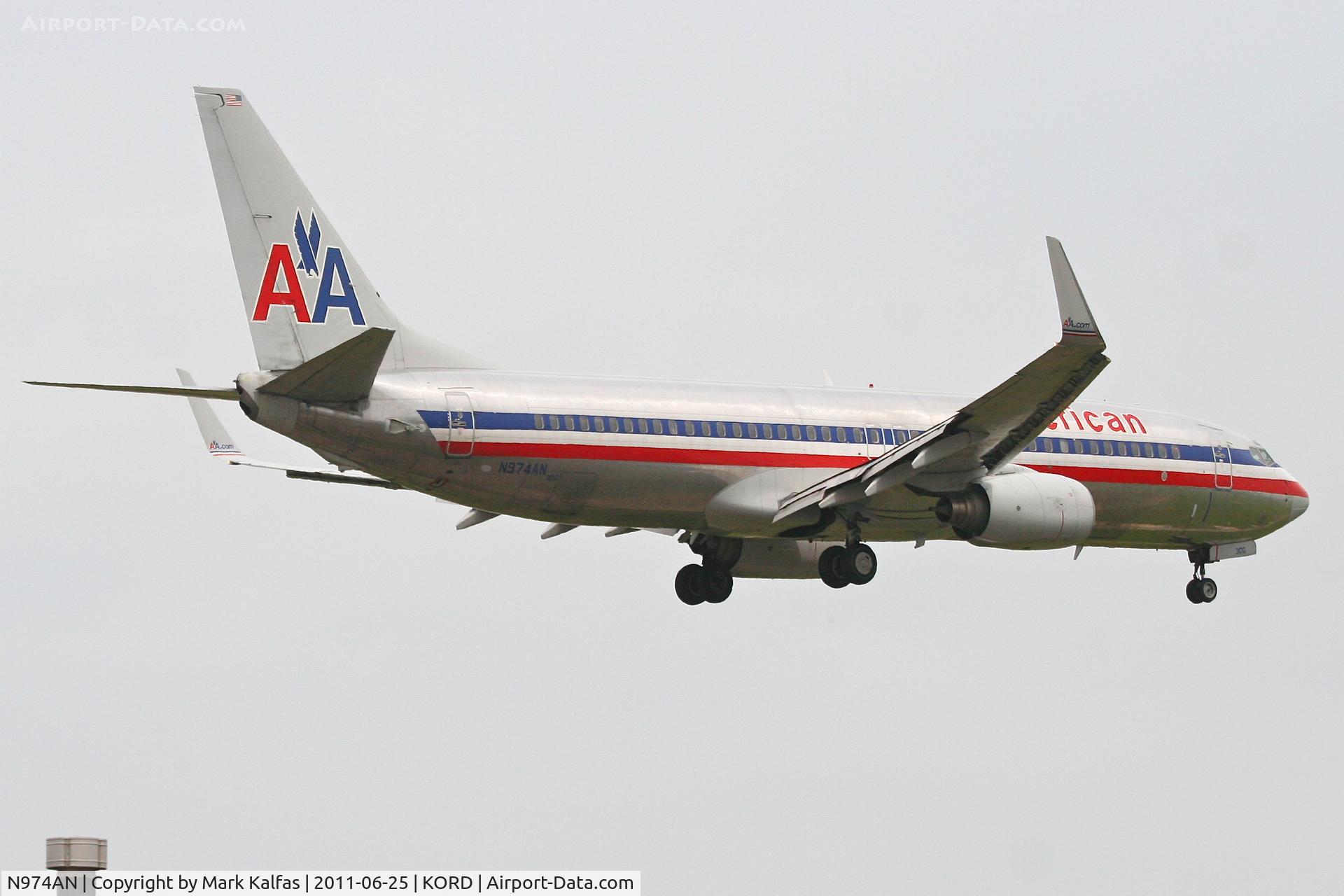 N974AN, 2001 Boeing 737-823 C/N 30098, American Airlines Boeing 737-823, AAL1566 arriving from KSFO, RWY 14R approach KORD.