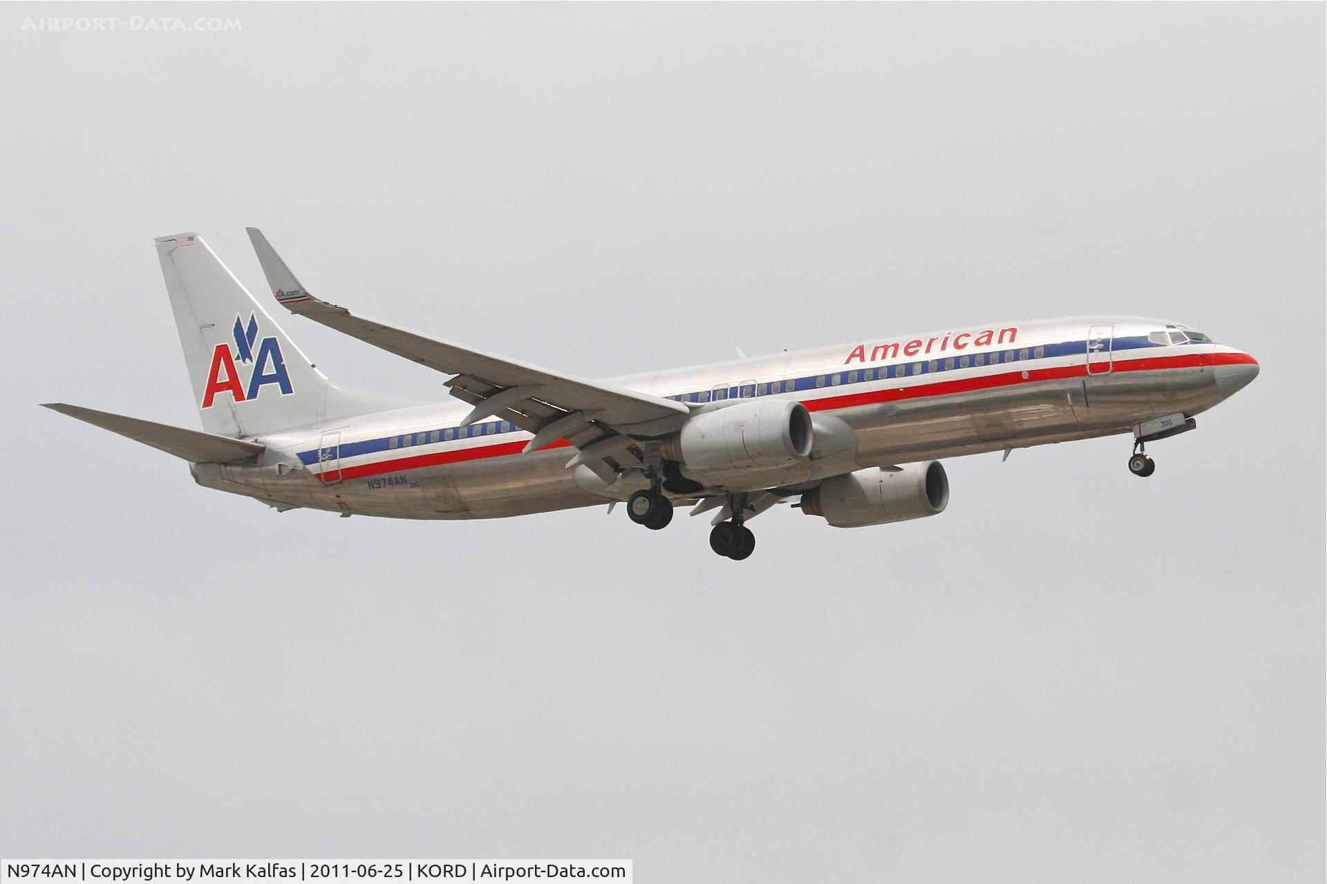 N974AN, 2001 Boeing 737-823 C/N 30098, American Airlines Boeing 737-823, AAL1566 arriving from KSFO, RWY 14R approach KORD.