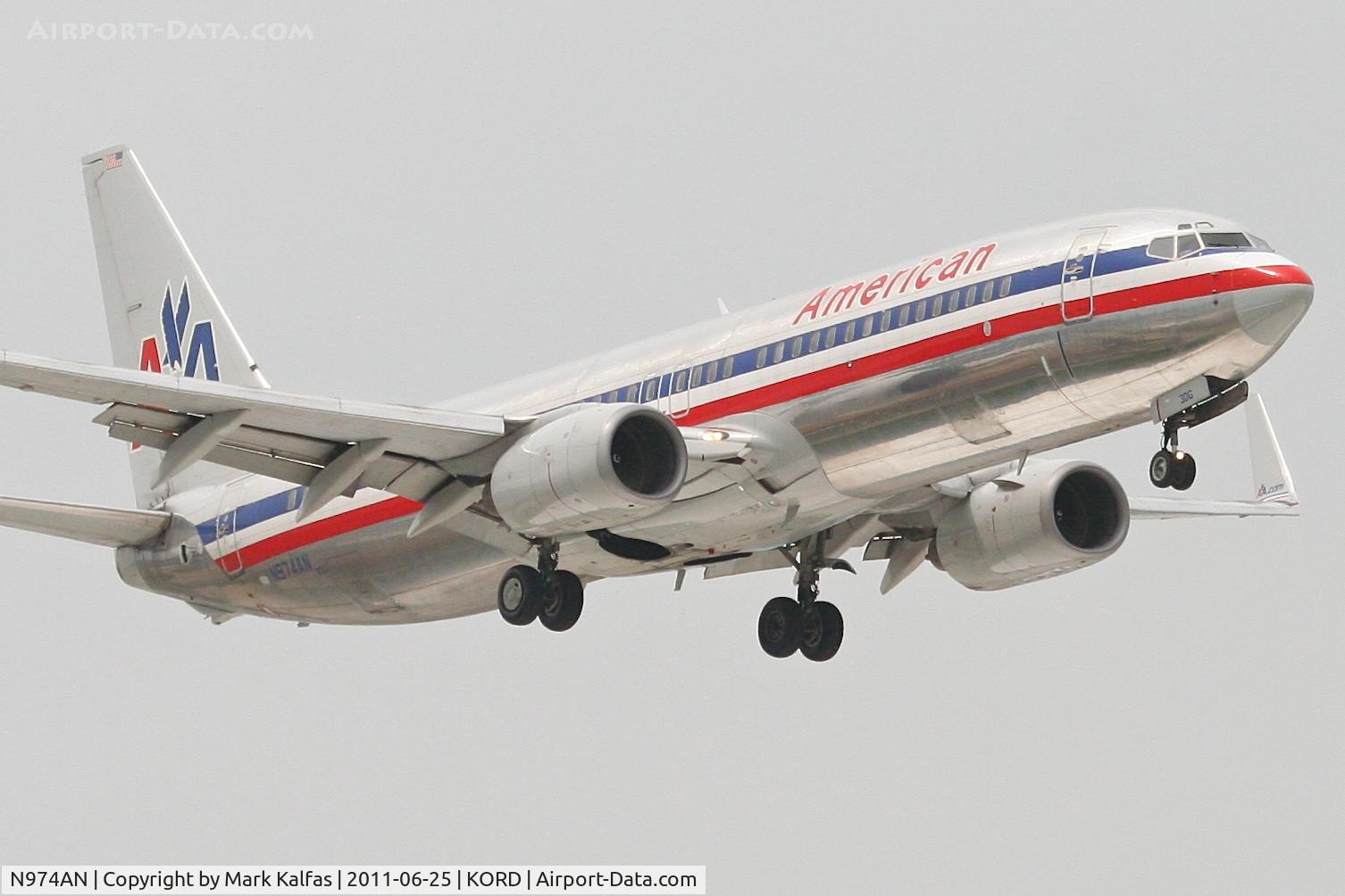 N974AN, 2001 Boeing 737-823 C/N 30098, American Airlines Boeing 737-823, AAL1566 arriving from KSFO, RWY 14R approach KORD.