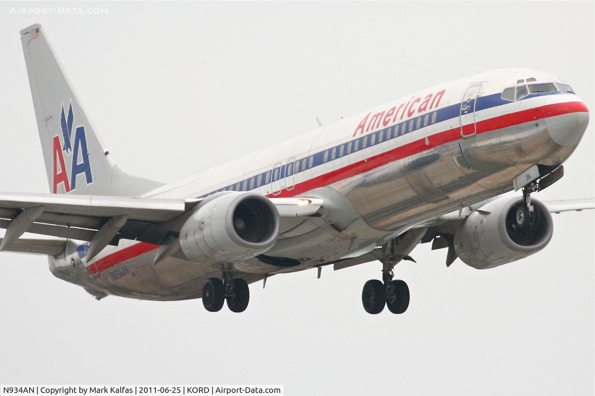 N934AN, 2000 Boeing 737-823 C/N 29531, American Airlines Boeing 737-823, AAL1760 arriving from Las Vegas, RWY 14R approach KORD.