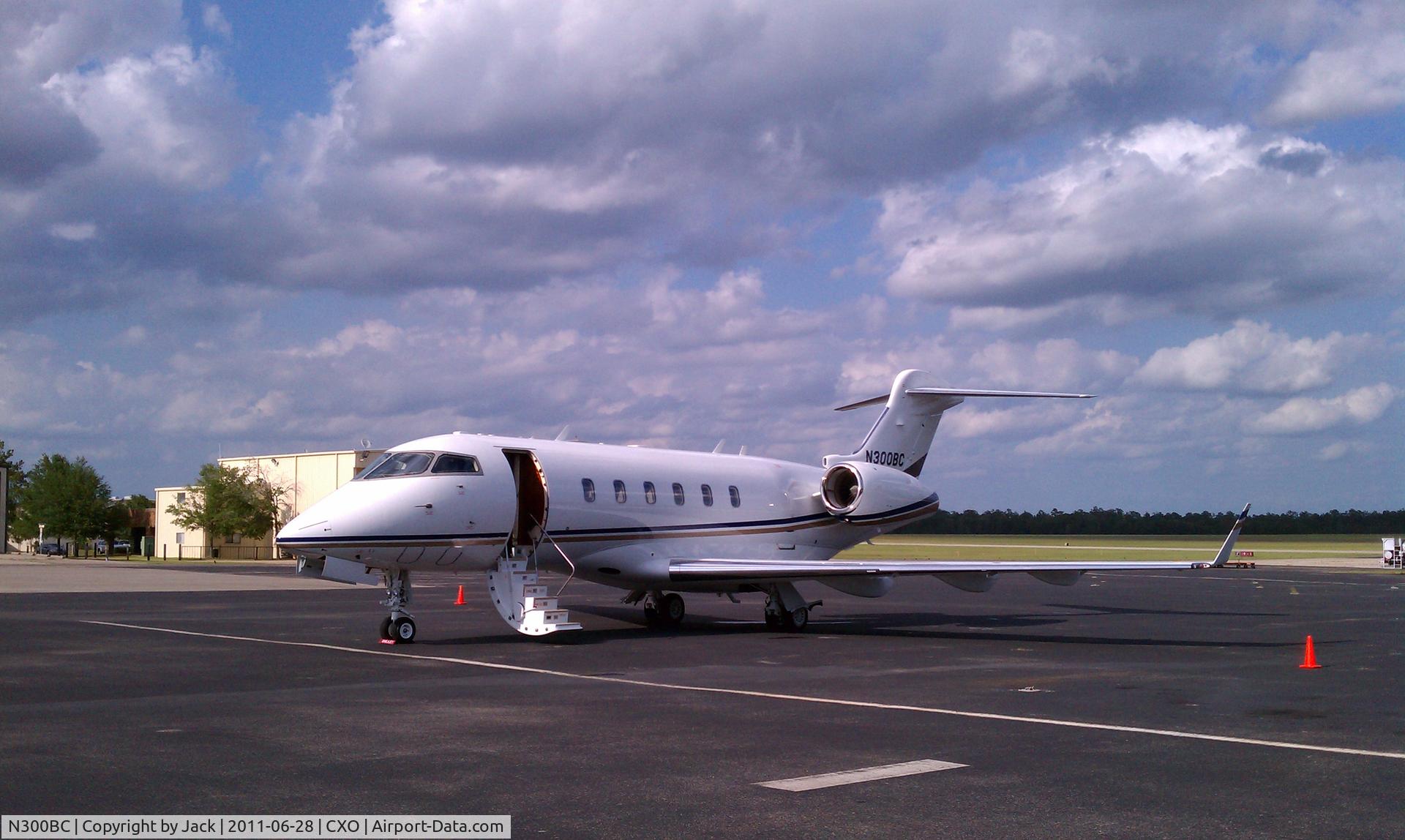 N300BC, 2005 Bombardier Challenger 300 (BD-100-1A10) C/N 20067, Getting ready to head to Colorado