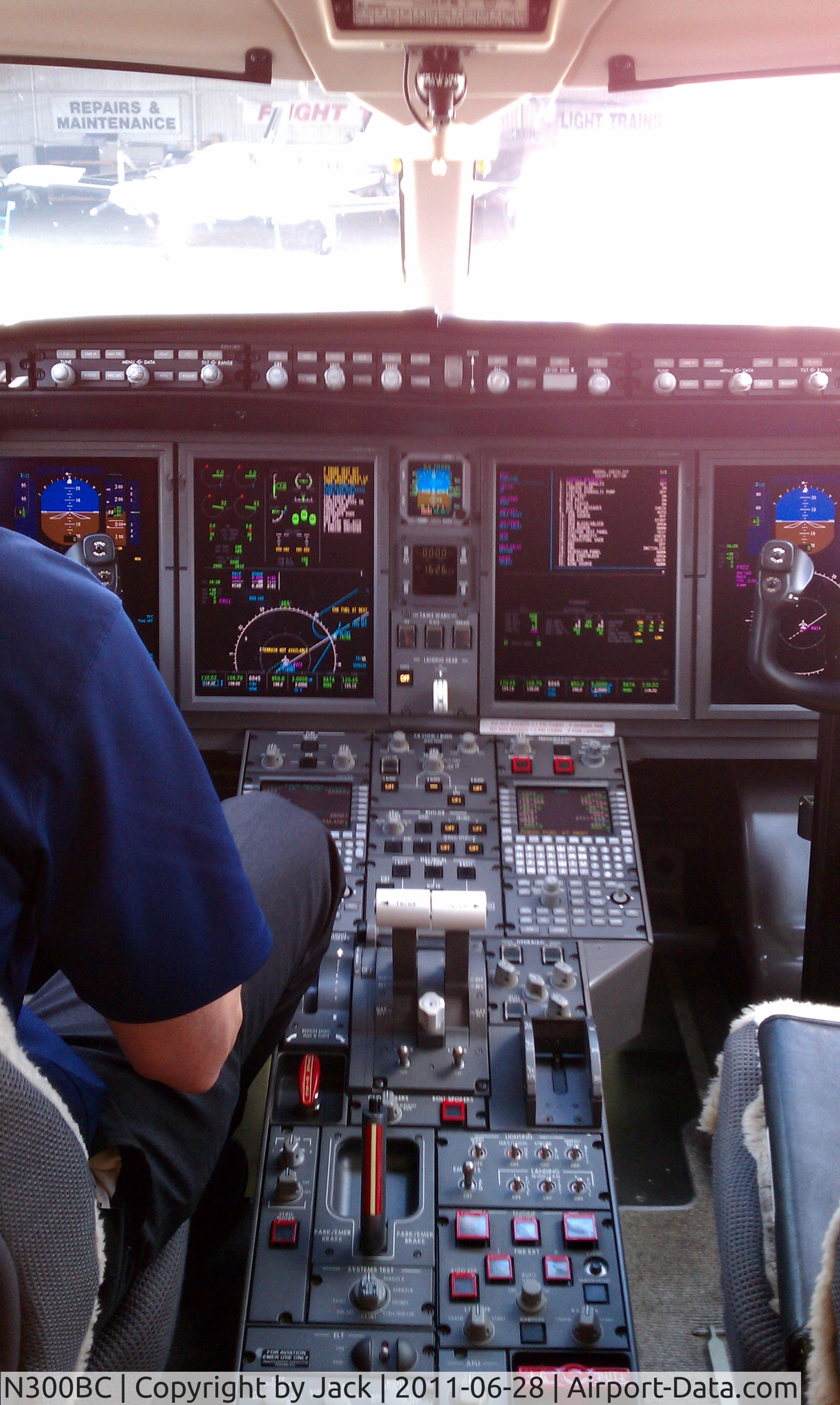 N300BC, 2005 Bombardier Challenger 300 (BD-100-1A10) C/N 20067, Nice Cockpit